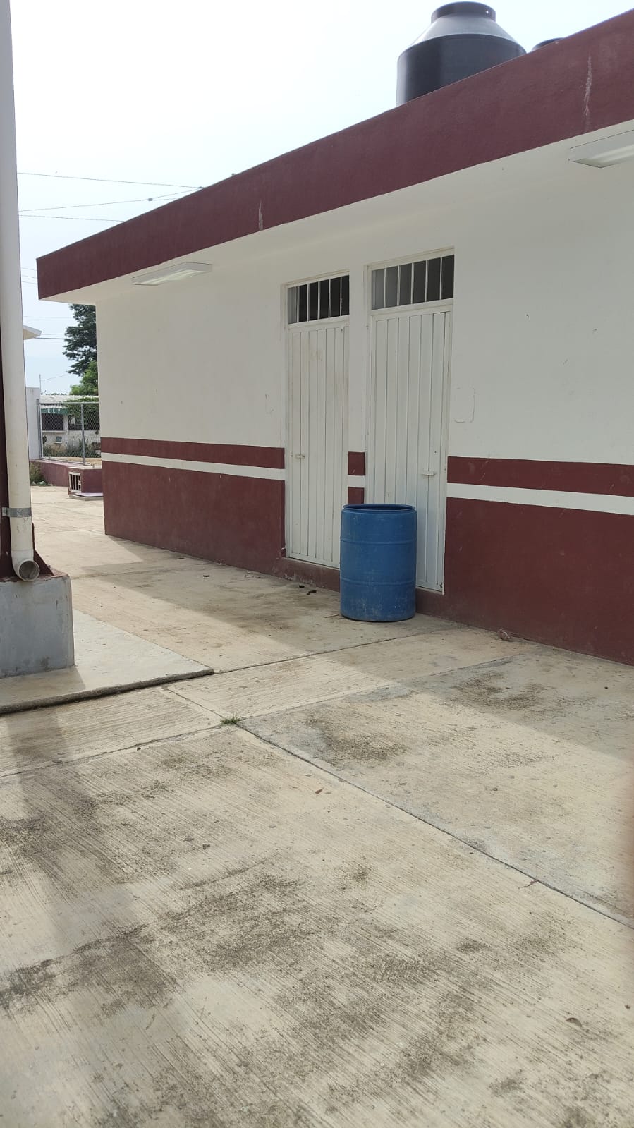 Construcción de sanitarios en Escuela Primaria Benito Juárez, obra 43 del Distrito 9