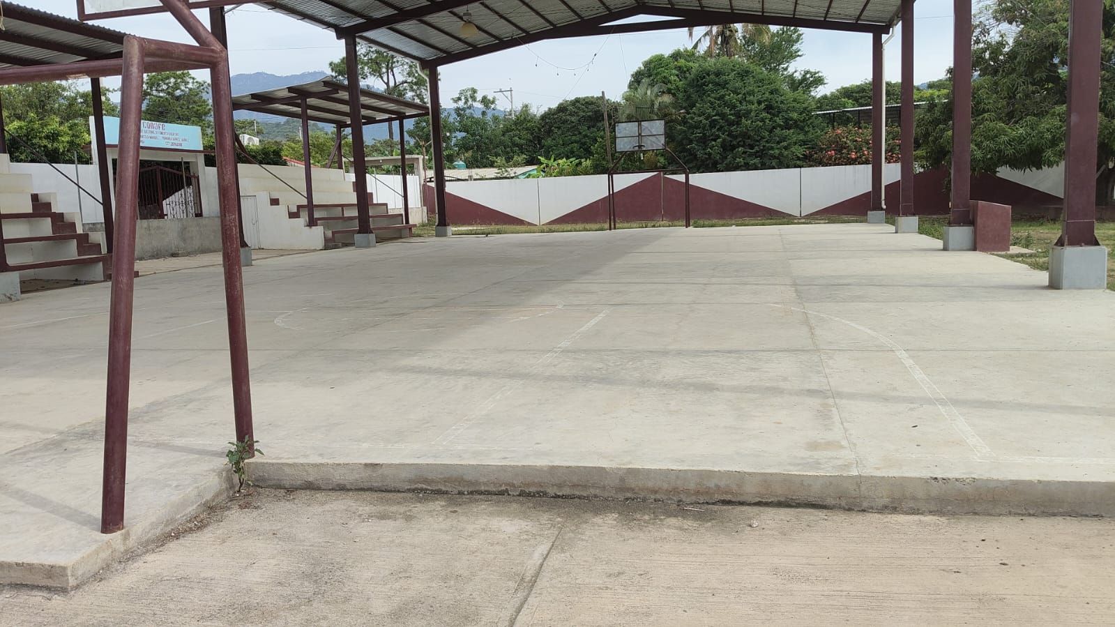 Construcción de cancha en Escuela Primaria Benito Juárez, obra 45 del Distrito 9