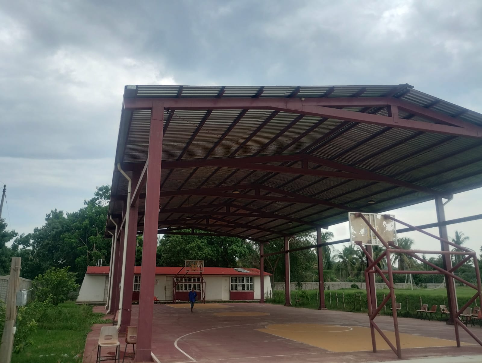 Construcción de cancha de usos múltiples techada en Escuela Preparatoria Claudio Castillo Peña
