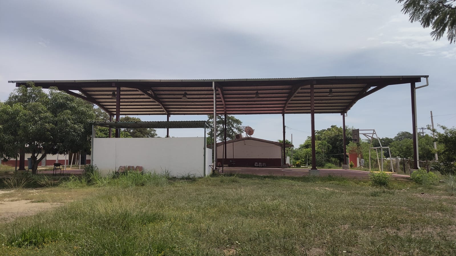 Construcción de techado en Escuela Secundaria Benito Juárez