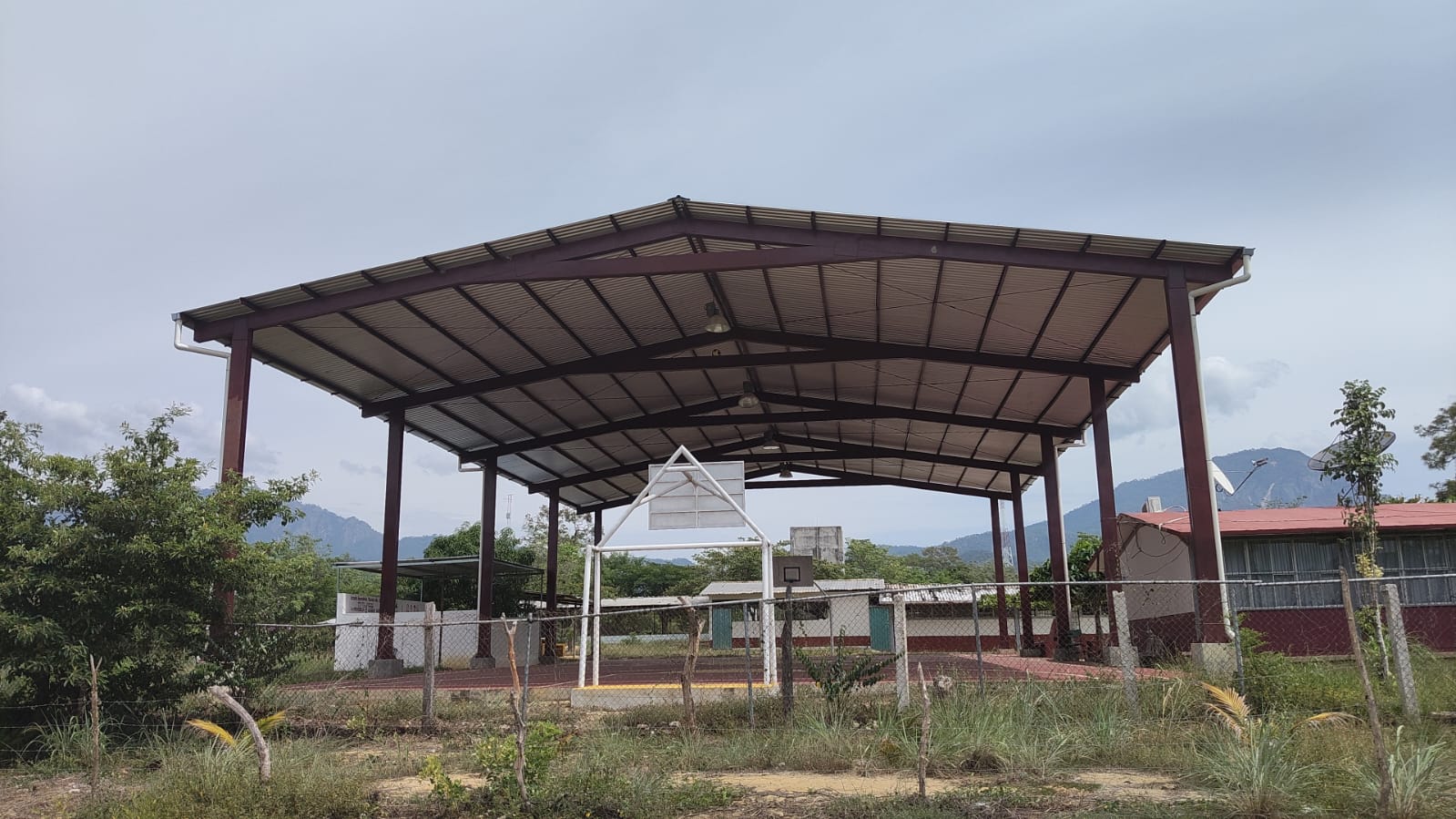 Construcción de techado en Escuela Secundaria Benito Juárez