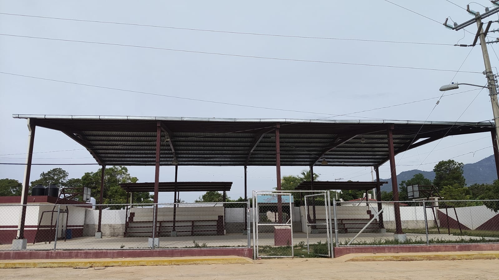 Construcción de techado en Escuela Secundaria Benito Juárez