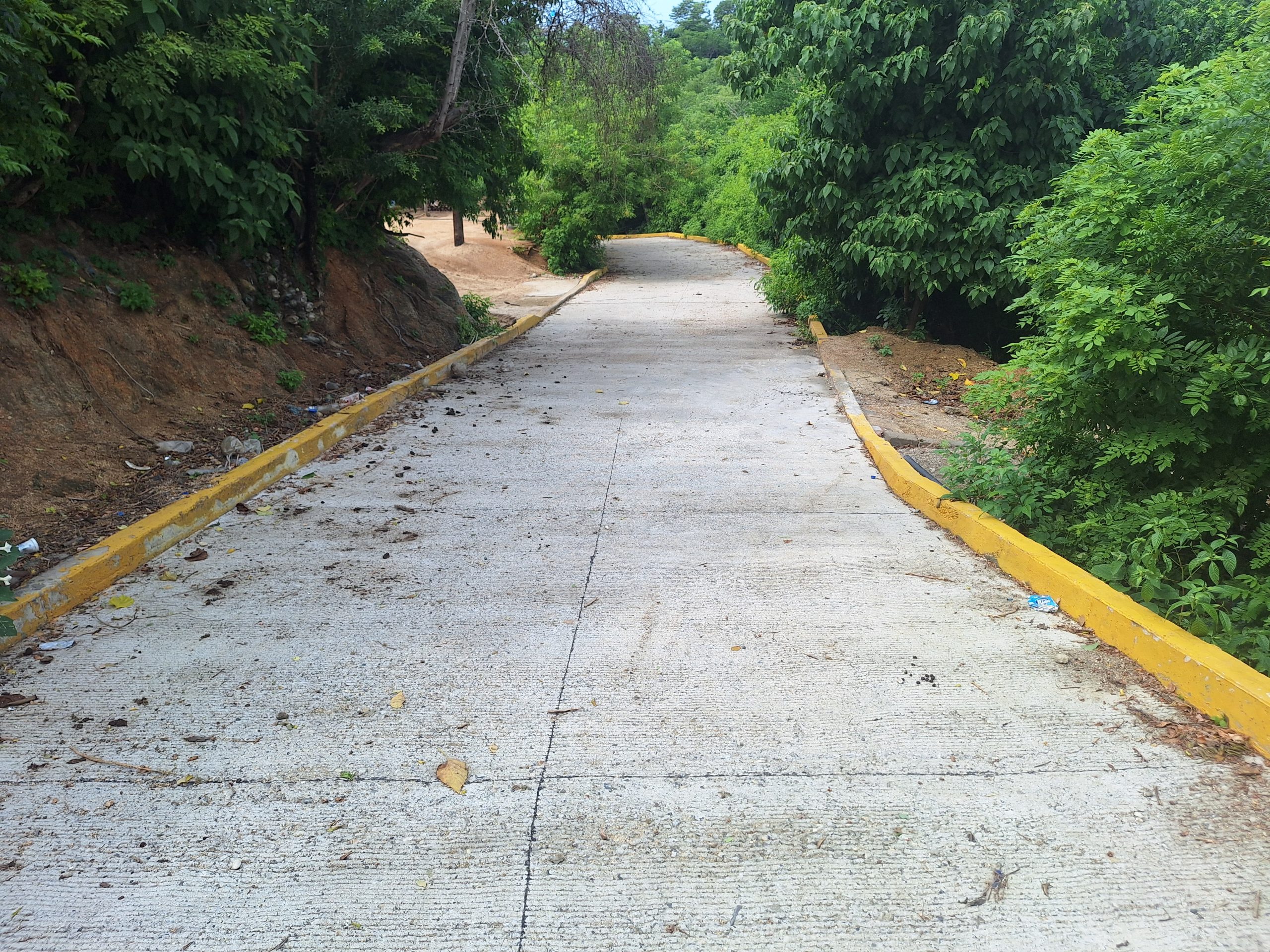 Pavimentación de calle sin nombre antes de llegar a la iglesia, obra 63 del Distrito 9