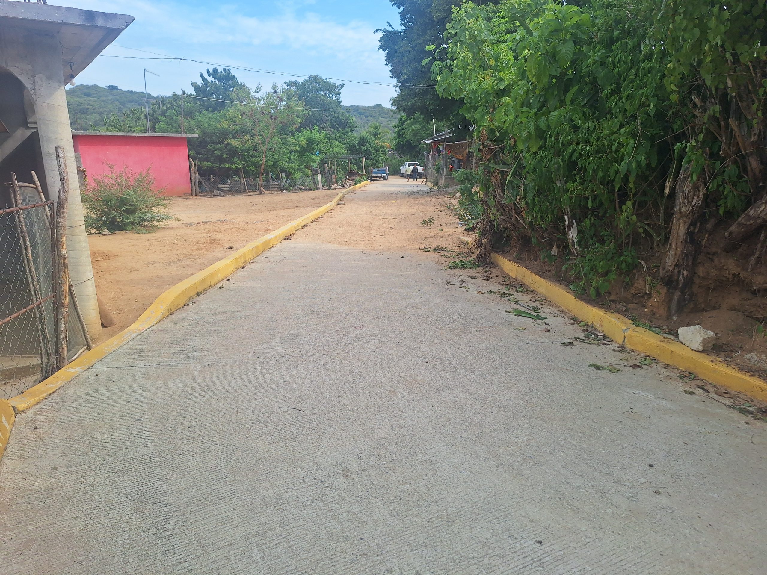 Pavimentación de calle principal, Pob. Garrapatas, obra 71 del Distrito 9