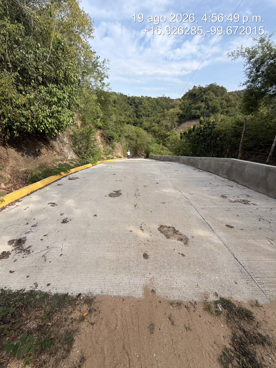 Pavimentación de calle principal en Arroyo Verde