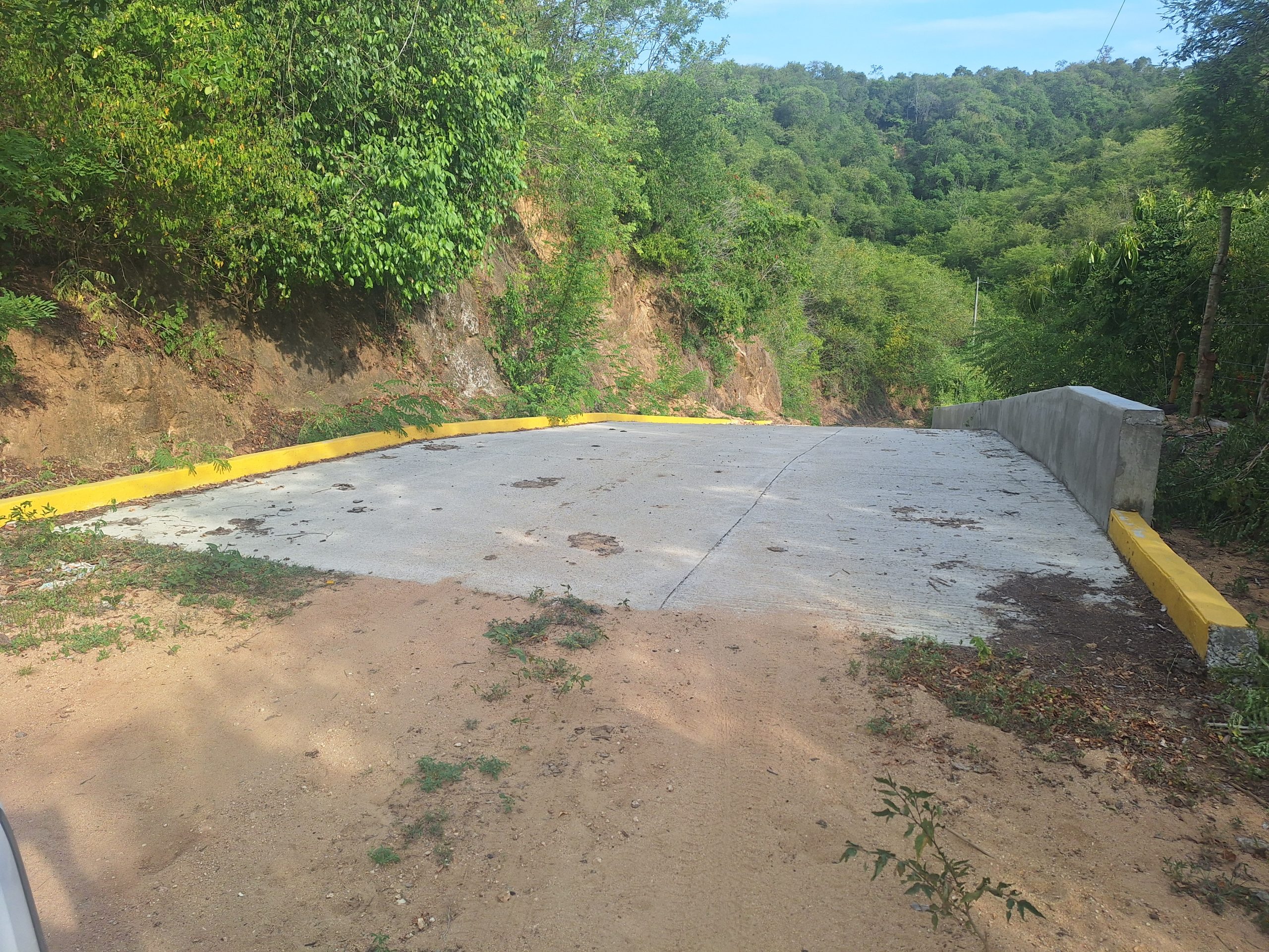 Pavimentación de calle principal en Arroyo Verde
