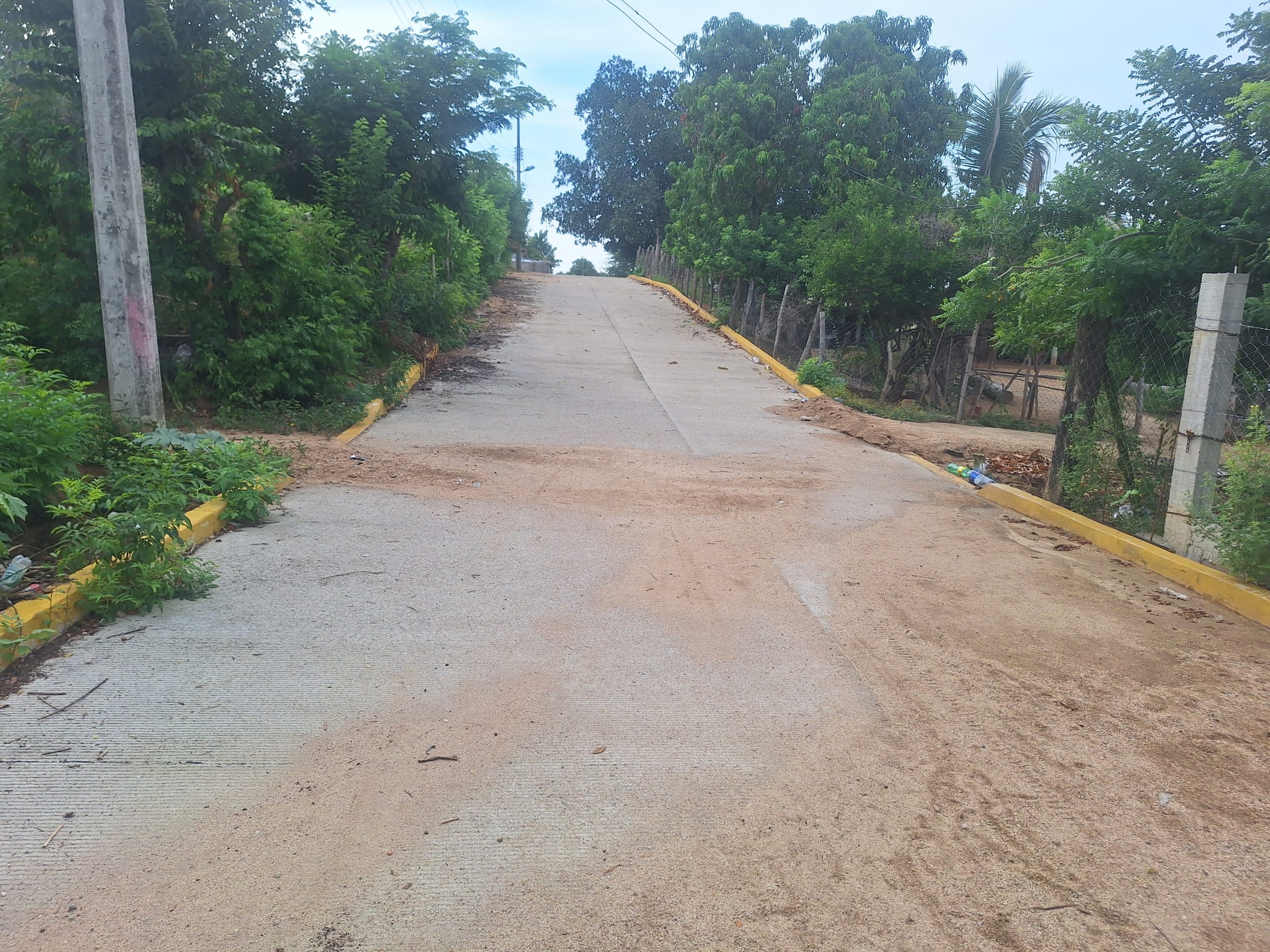 Pavimentación de calle sin nombre hacia la Escuela Justo Sierra, obra 76 del Distrito 9