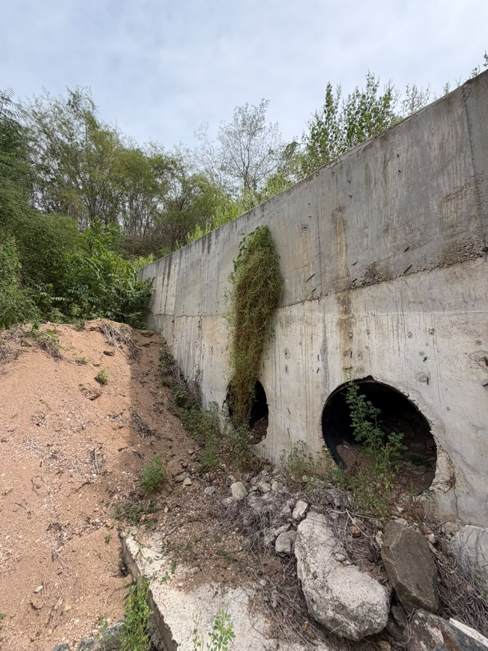 Construcción de muro de contención camino a Pochotlaxco